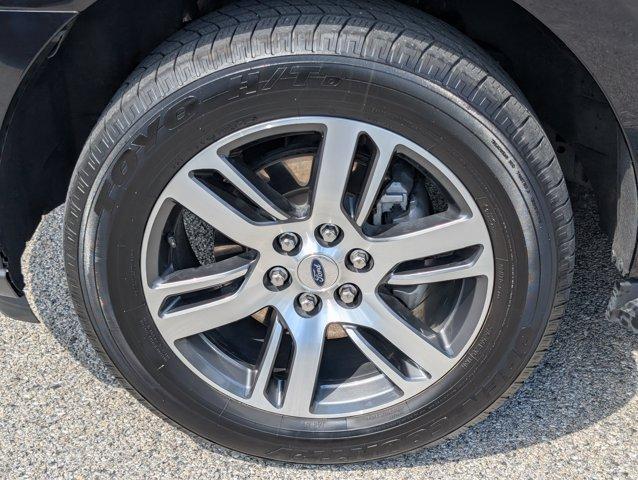 Photo of 2024 Agate Black Metallic Ford Expedition
