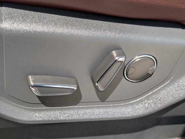 Photo of 2024 Agate Black Metallic Ford Expedition