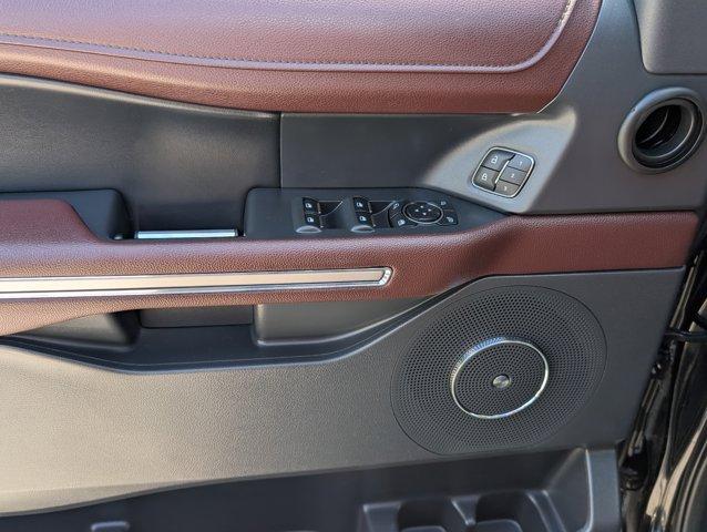 Photo of 2024 Agate Black Metallic Ford Expedition