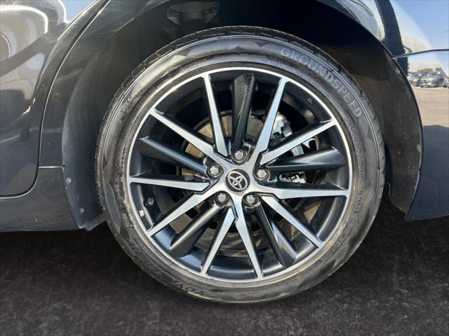 Photo of 2023 Midnight Black Metallic Toyota Camry