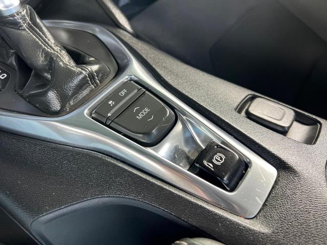 Photo of 2020 Summit White Chevrolet Camaro