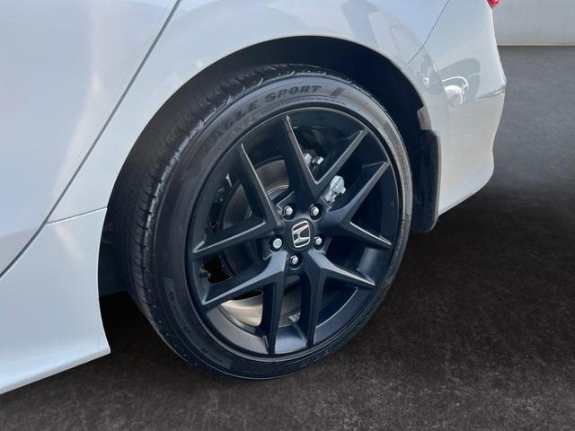 Photo of 2022 Platinum White Pearl Honda Civic Si