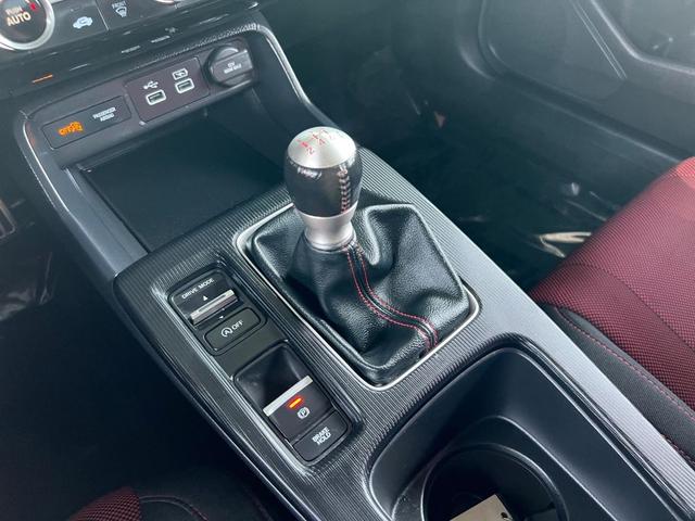 Photo of 2022 Platinum White Pearl Honda Civic Si