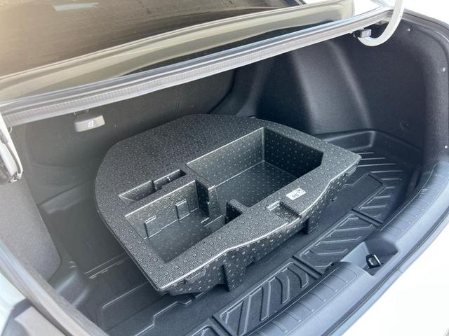 Photo of 2022 Platinum White Pearl Honda Civic Si
