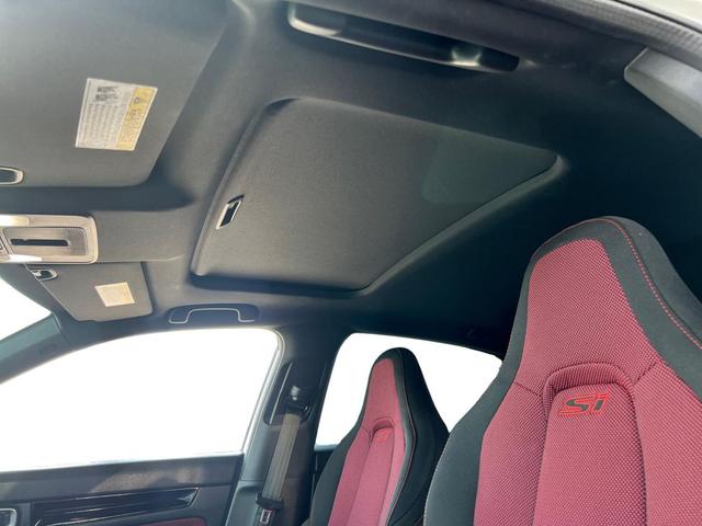 Photo of 2022 Platinum White Pearl Honda Civic Si