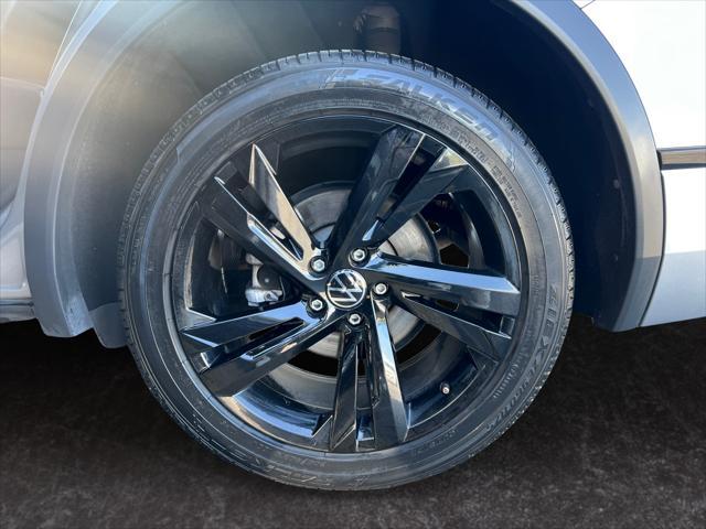 Photo of 2023 Silver Metallic Volkswagen Tiguan