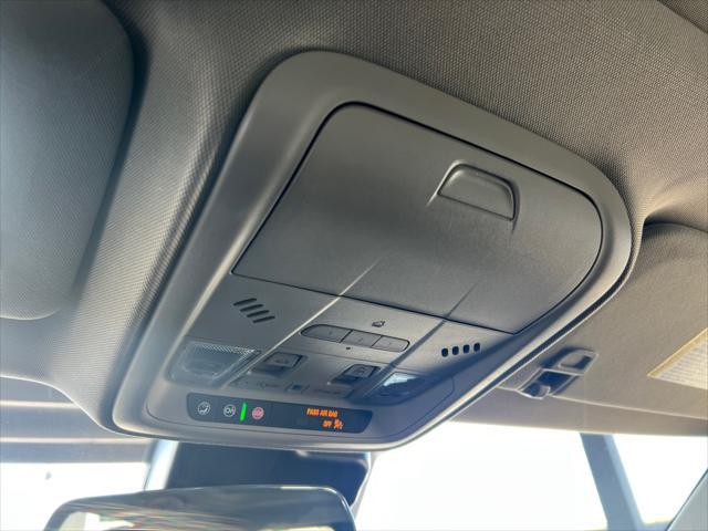 Photo of 2022 Crystal White Tricoat Cadillac XT4