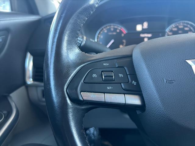 Photo of 2022 Crystal White Tricoat Cadillac XT4