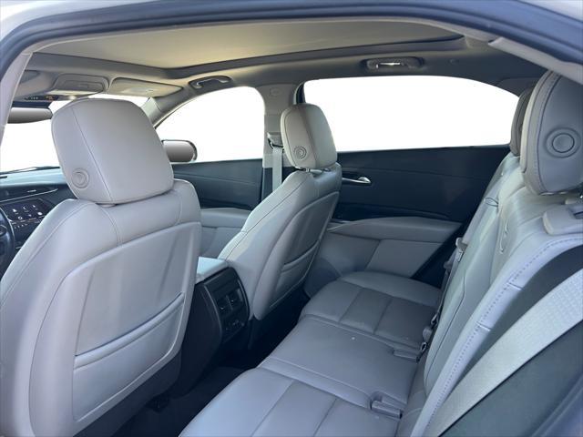 Photo of 2022 Crystal White Tricoat Cadillac XT4