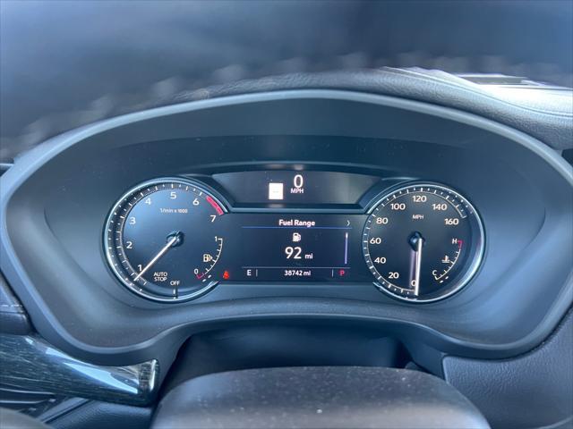 Photo of 2022 Crystal White Tricoat Cadillac XT4