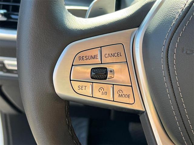 Photo of 2023 Mineral White Metallic BMW X7