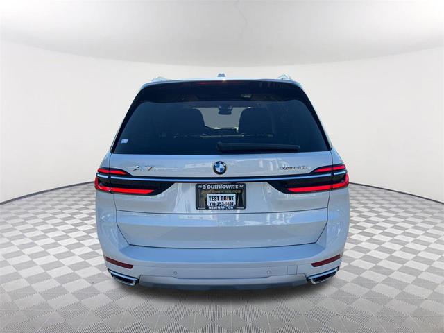Photo of 2023 Mineral White Metallic BMW X7