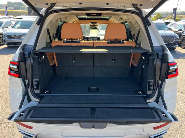 Photo of 2023 Mineral White Metallic BMW X7