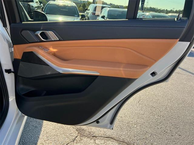Photo of 2023 Mineral White Metallic BMW X7