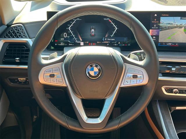 Photo of 2023 Mineral White Metallic BMW X7