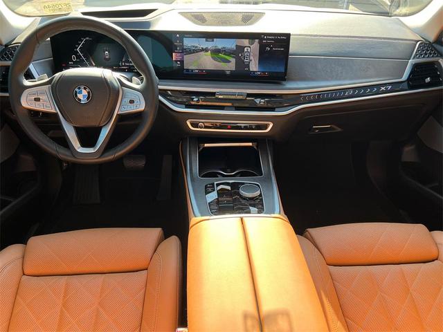Photo of 2023 Mineral White Metallic BMW X7