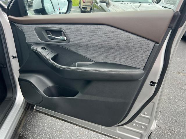 Photo of 2023 Brilliant Silver Metallic Nissan Rogue