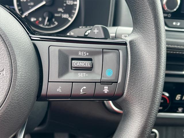 Photo of 2023 Brilliant Silver Metallic Nissan Rogue