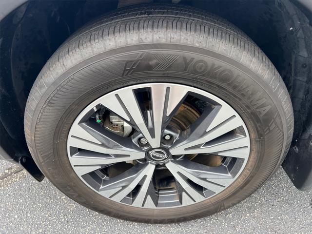 Photo of 2023 Brilliant Silver Metallic Nissan Rogue