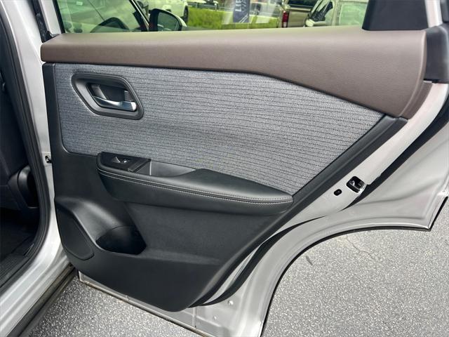 Photo of 2023 Brilliant Silver Metallic Nissan Rogue