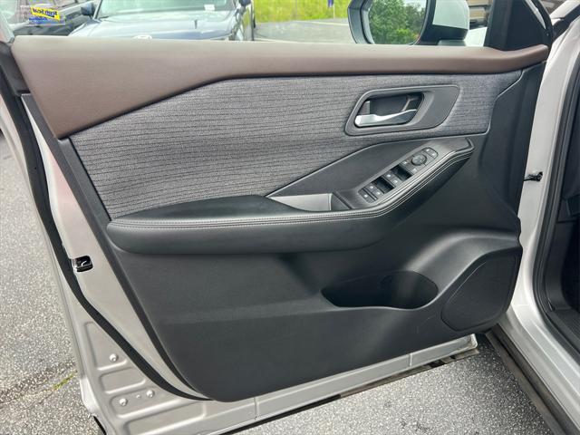 Photo of 2023 Brilliant Silver Metallic Nissan Rogue