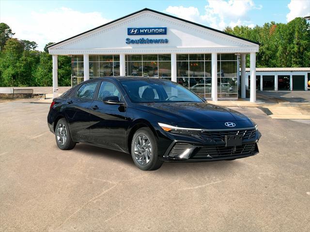 Photo of 2025 Abyss Black Hyundai ELANTRA HEV