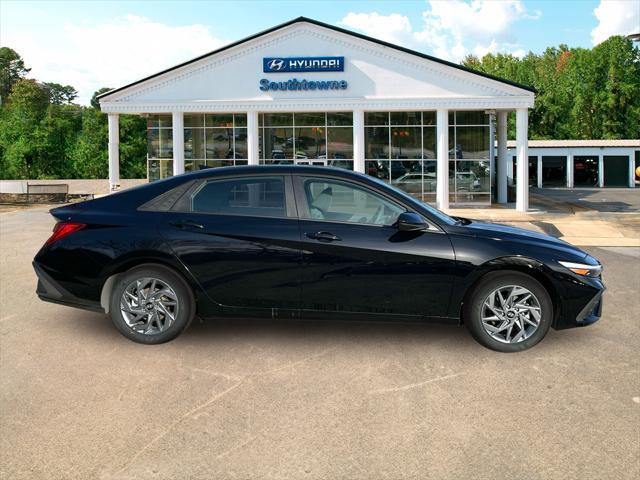 Photo of 2025 Abyss Black Hyundai ELANTRA HEV