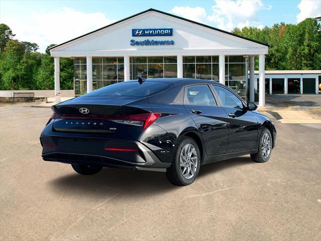 Photo of 2025 Abyss Black Hyundai ELANTRA HEV