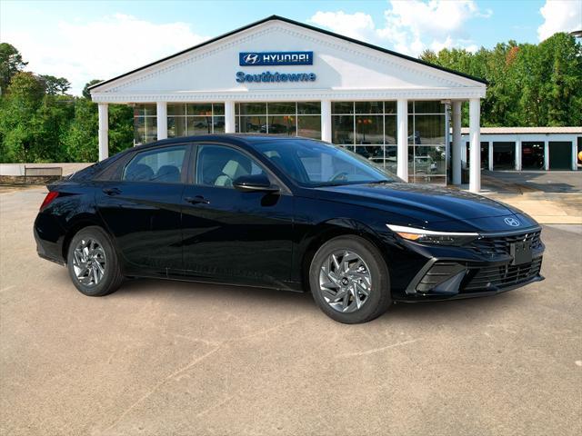 Photo of 2025 Abyss Black Hyundai ELANTRA HEV