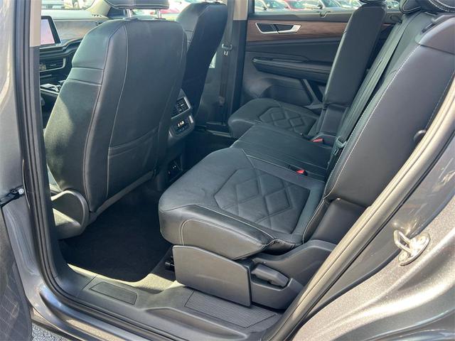 Photo of 2024 Pure White Volkswagen Atlas