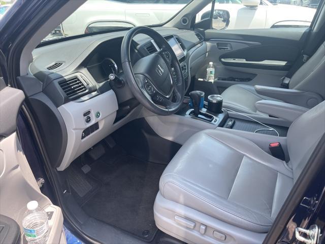Photo of 2016 Obsidian Blue Pearl Honda Pilot