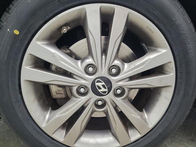 Photo of 2018 Gray Hyundai ELANTRA