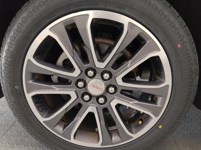 Photo of 2019 White Frost Tricoat GMC Acadia
