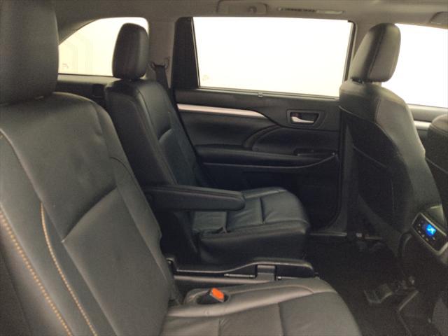 Photo of 2018 Toasted Walnut Pearl Toyota Highlander