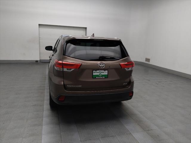 Photo of 2018 Toasted Walnut Pearl Toyota Highlander