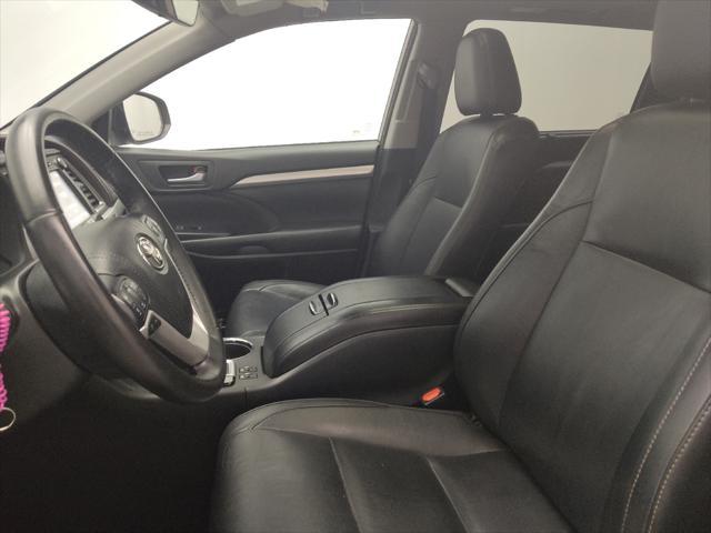 Photo of 2018 Toasted Walnut Pearl Toyota Highlander