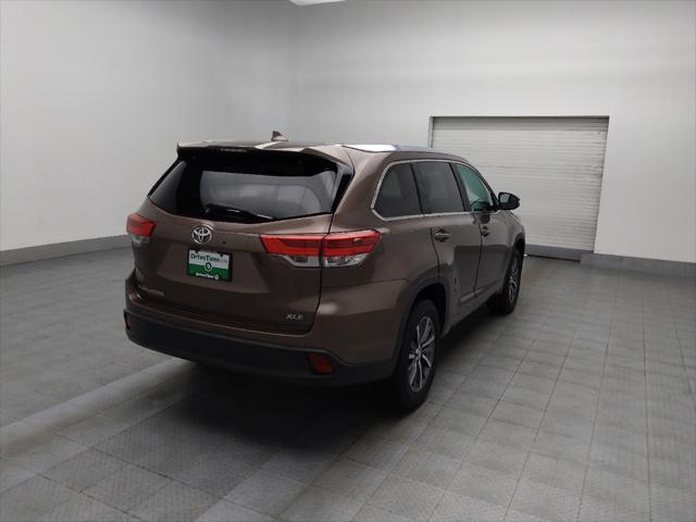 Photo of 2018 Toasted Walnut Pearl Toyota Highlander