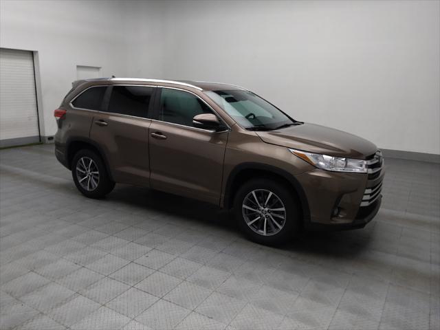 Photo of 2018 Toasted Walnut Pearl Toyota Highlander