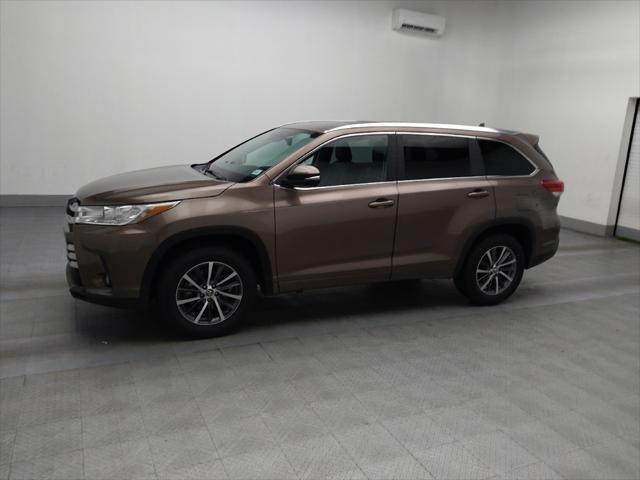 Photo of 2018 Toasted Walnut Pearl Toyota Highlander