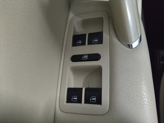 Photo of 2018 Pure White Volkswagen Passat