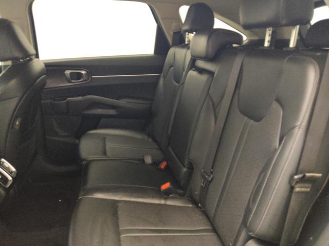 Photo of 2021 Ebony Black Kia Sorento