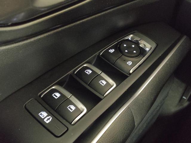 Photo of 2023 Glacial White Pearl Kia Sorento