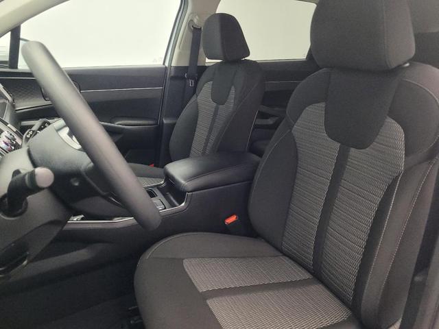 Photo of 2023 Glacial White Pearl Kia Sorento