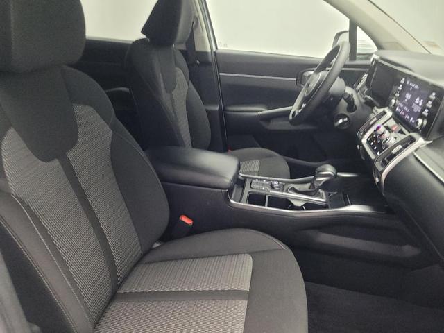 Photo of 2023 Glacial White Pearl Kia Sorento