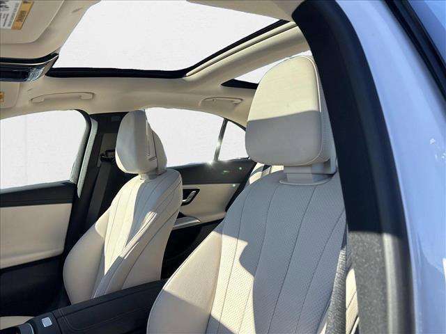 Photo of 2025 MANUFAKTUR Moonlight White Metallic Mercedes-Benz E-Class