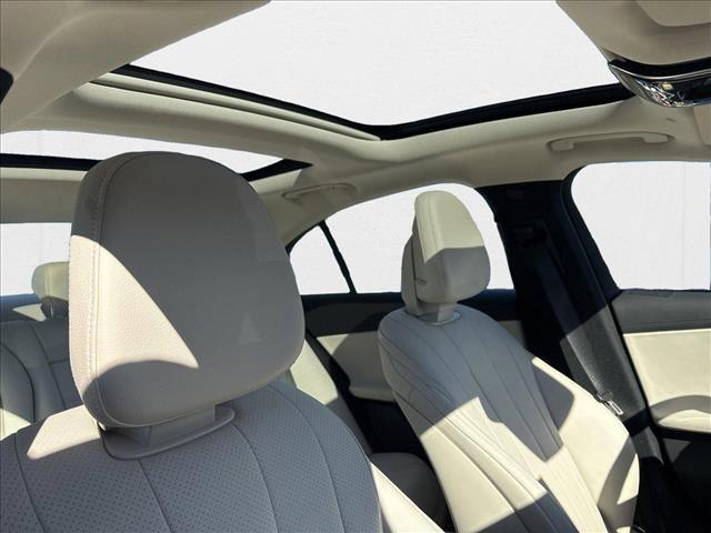 Photo of 2025 MANUFAKTUR Moonlight White Metallic Mercedes-Benz E-Class