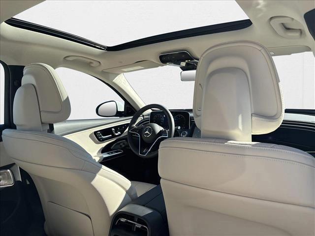 Photo of 2025 MANUFAKTUR Moonlight White Metallic Mercedes-Benz E-Class