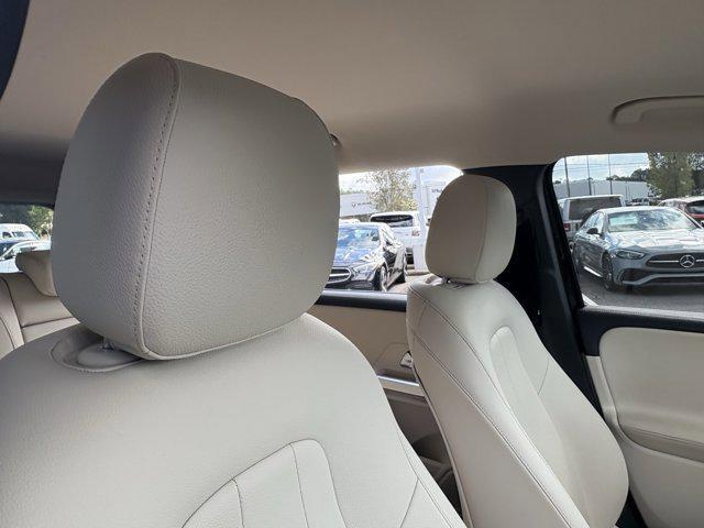 Photo of 2020 Night Black Mercedes-Benz GLB 250
