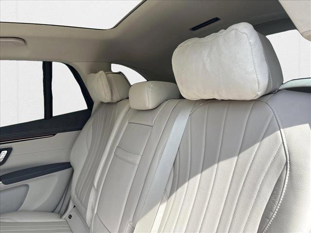 Photo of 2023 Polar White Mercedes-Benz EQS 580