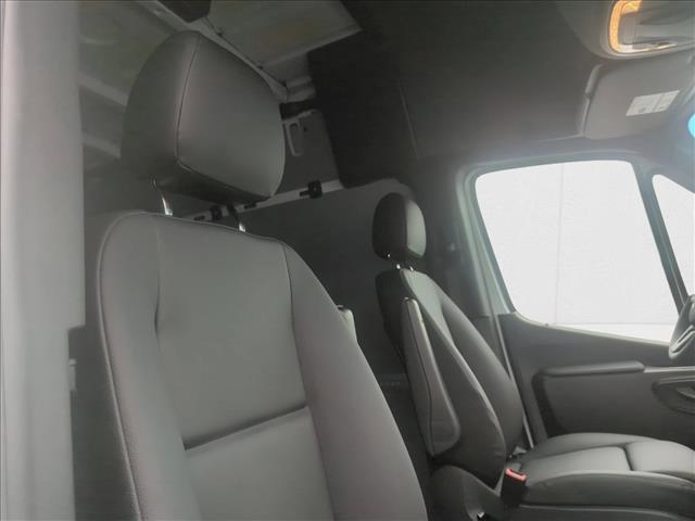 Photo of 2024 Arctic White Mercedes-Benz Sprinter 2500